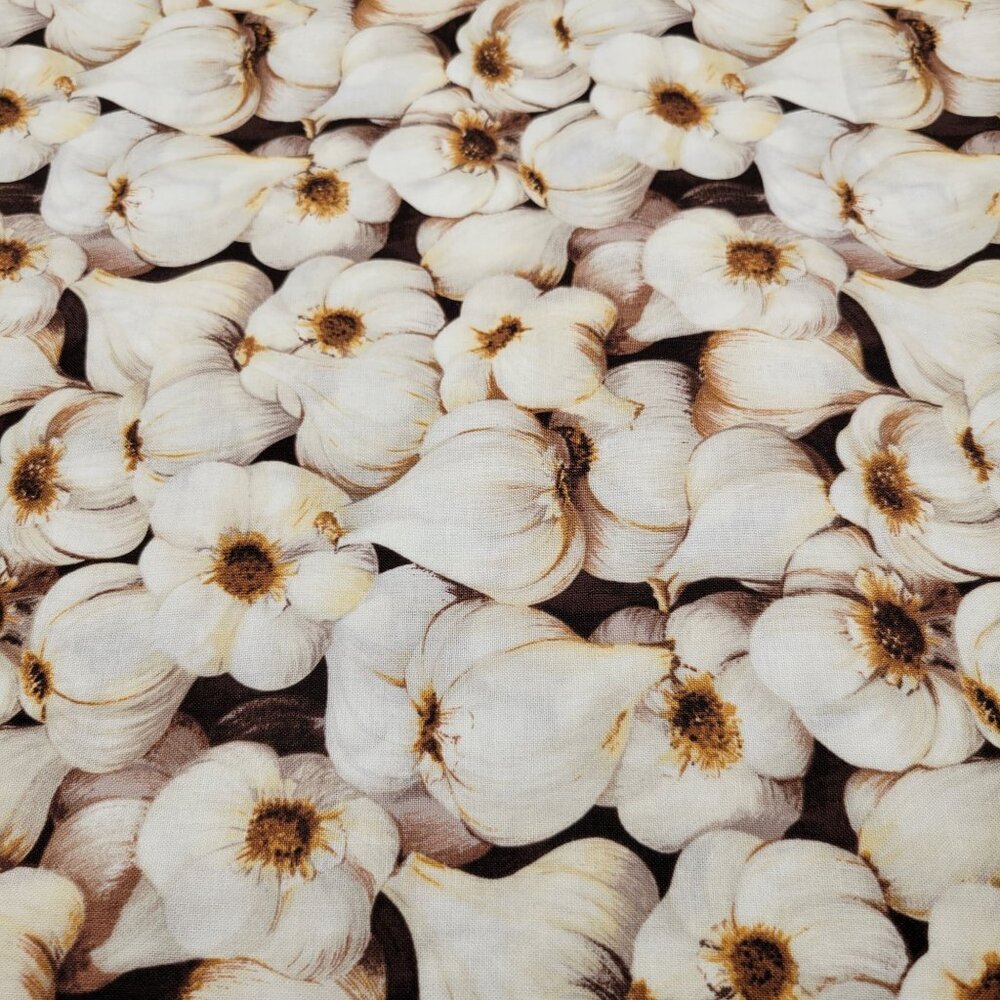 Garlic Print Cotton Fabric Farmers Market 2008 RJR Fabrics 2 Yards